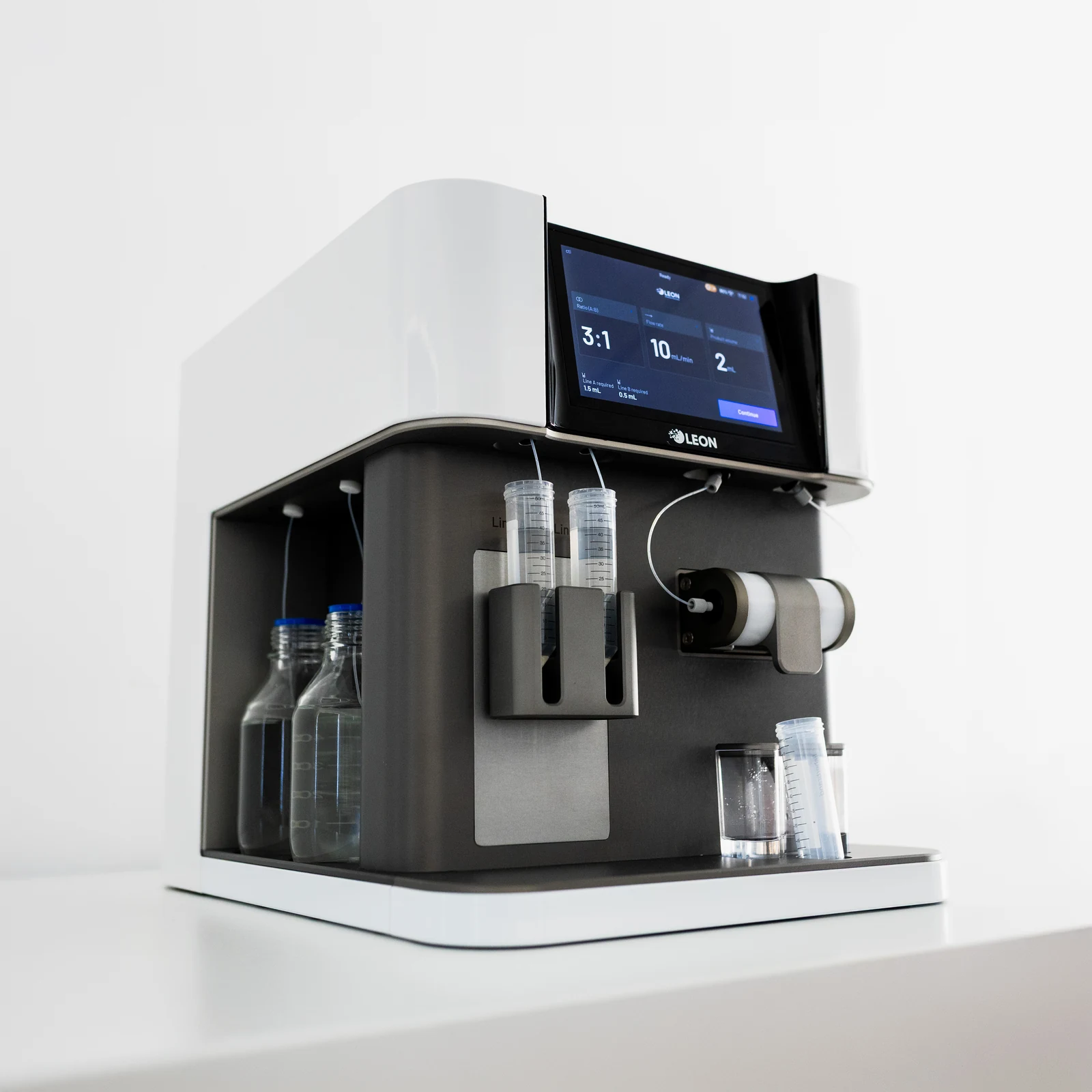 NANOscreen® benchtop system, three-quarter studio view